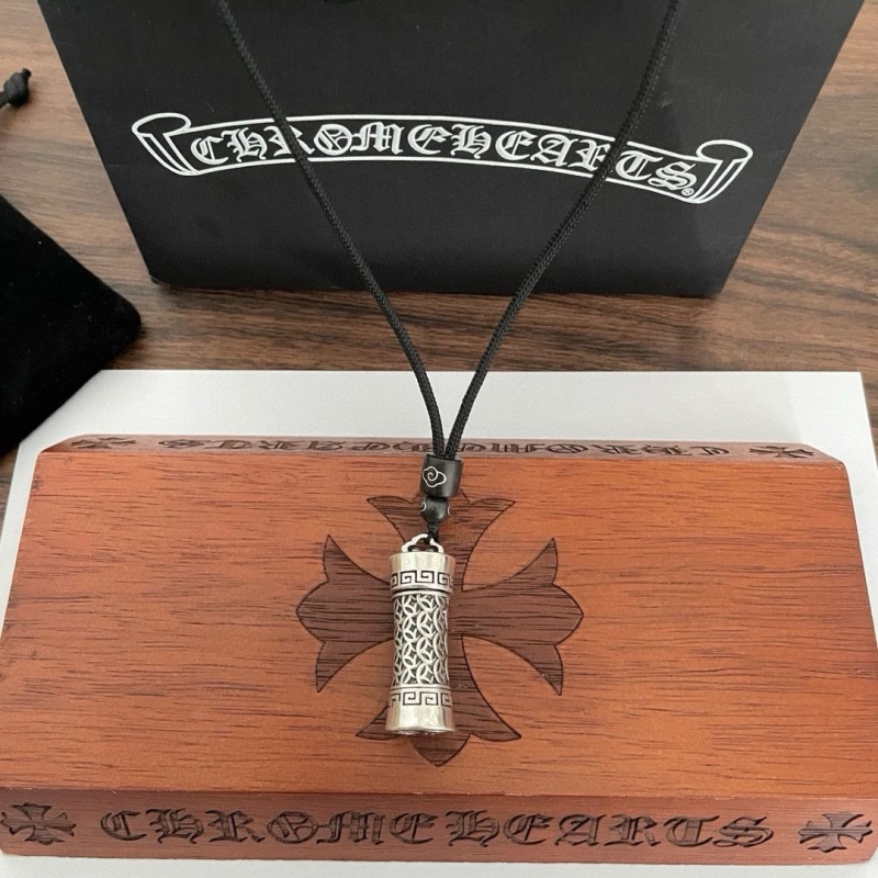 Ch**me He**ts necklaces